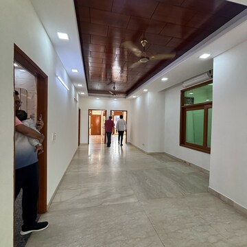 Building Lobby in 4 BHK Builder Floor at South Extension ii – for Rent