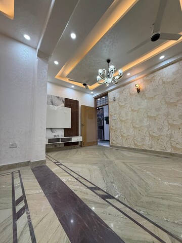 Room in 3 BHK Builder Floor at ABA Olive County, Vasundhara Sector 5 – for Sale