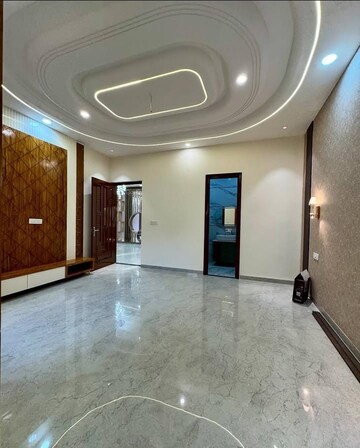 Building Lobby in 3 BHK Builder Floor at Sector 31 – for Rent