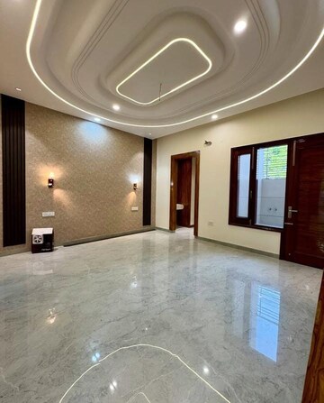 Building Lobby in 3 BHK Builder Floor at Sector 31 – for Rent