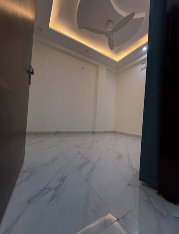 Room in 4 BHK Builder Floor at Sector 30 – for Sale