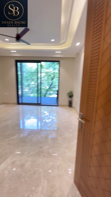 Room in 4 BHK Builder Floor at Sector 14 – for Sale