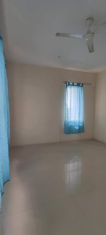 Room in 3 BHK Apartment at Raja Pittie Kourtyard, Kharadi – for Rent