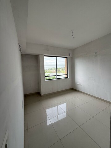 Room in 2 BHK Apartment at Godrej Seven, Joka – for Sale