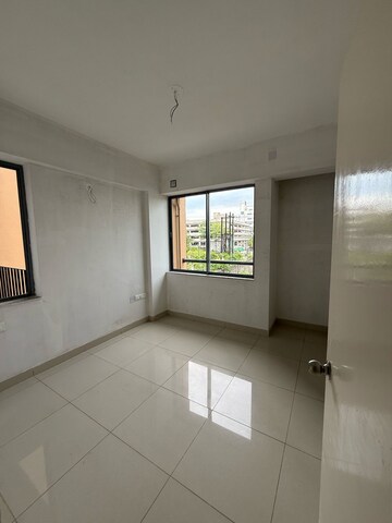 Room in 2 BHK Apartment at Godrej Seven, Joka – for Sale