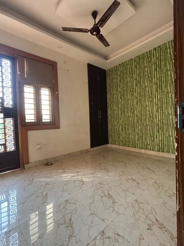 Room in 3 BHK Builder Floor at Vasundhara Sector 1 – for Rent