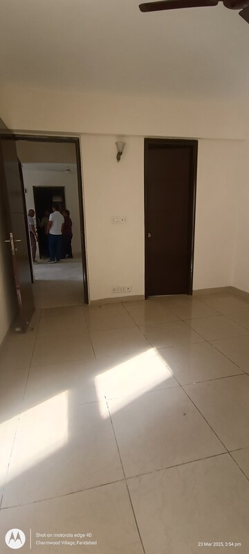 Room in 2 BHK Apartment at Eros Kenwood Tower, Sector 39 – for Rent