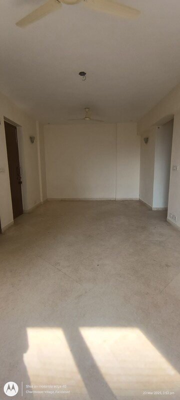 Room in 2 BHK Apartment at Eros Kenwood Tower, Sector 39 – for Rent