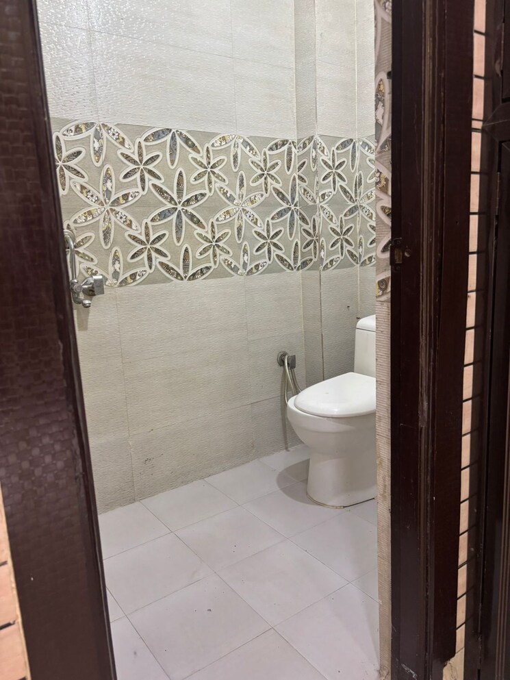 Bathroom, vasundhara sector 3 1 Bedroom 550 Sq.Ft. Builder Floor In Vasundhara Sector 3 Ghaziabad 8822225