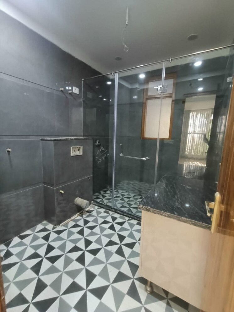 Bathroom, sector 49 3 Bedroom 1452 Sq.Ft. Builder Floor In Sector 49 Faridabad 8822292