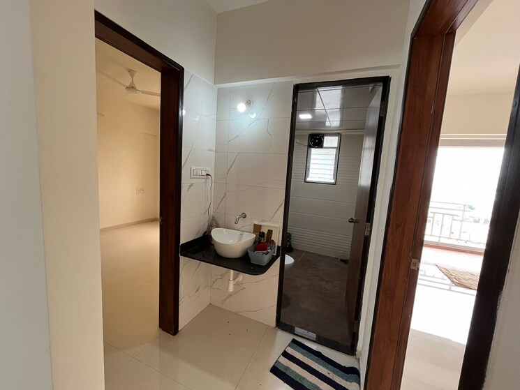 Bathroom, shree-palaash-oak 2 Bedroom 780 Sq.Ft. Apartment In Baner Pune 8822316