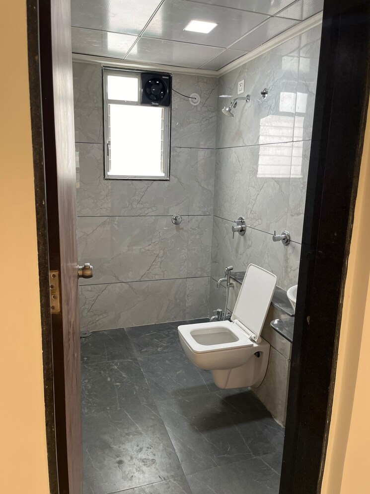 Bathroom, shree-palaash-oak 2 Bedroom 780 Sq.Ft. Apartment In Baner Pune 8822316