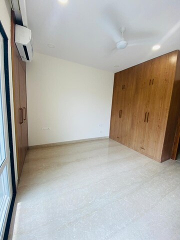 Room in 3.5 BHK Apartment at Boutique Residential Apartments C-253, Defence Colony – for Rent