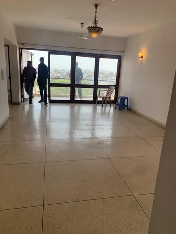 Room in 3 BHK Apartment at Alaknanda – for Rent