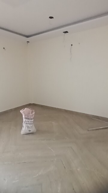 Room in 2.5 BHK Builder Floor at Ashok Nagar – for Rent