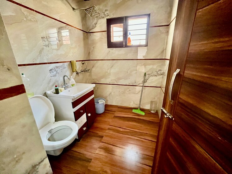 Bathroom, dhakoli 6 Bedroom 100 Sq.Yd. Independent House In Dhakoli Zirakpur 8822428