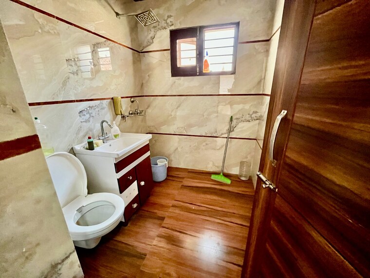Bathroom, dhakoli 6 Bedroom 100 Sq.Yd. Independent House In Dhakoli Zirakpur 8822428