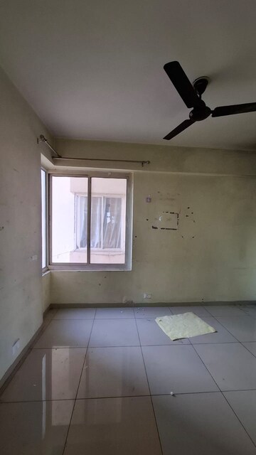 Room in 3 BHK Apartment at Wave Dream Homes, Wave City – for Rent