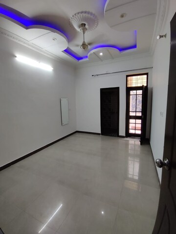 Room in 2 BHK Builder Floor at Gms Road – for Rent