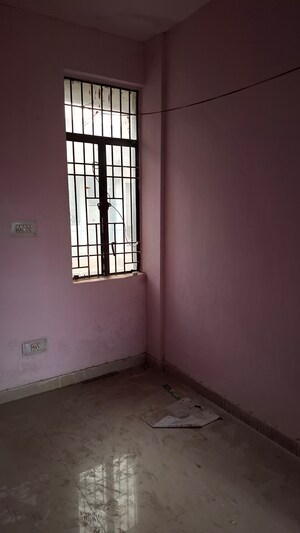 Room in 1.5 BHK Apartment at Sector 10 Greater Noida – for Sale