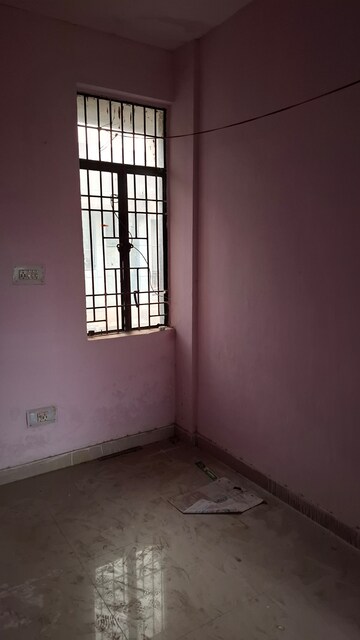 Furnished Amenities in 1.5 BHK Apartment at Sector 10 Greater Noida – for Sale