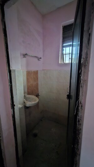 Bathroom in 1.5 BHK Apartment at Sector 10 Greater Noida – for Sale