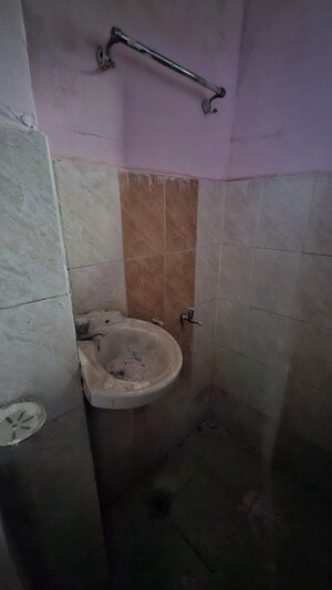 Bathroom in 1.5 BHK Apartment at Sector 10 Greater Noida – for Sale