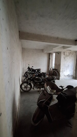 Parking in 1.5 BHK Apartment at Sector 10 Greater Noida – for Sale