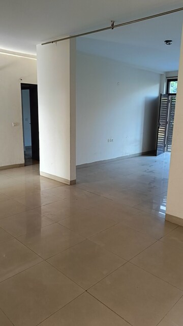 Room in 3 BHK Apartment at Wave Prime Floors, Wave City – for Rent