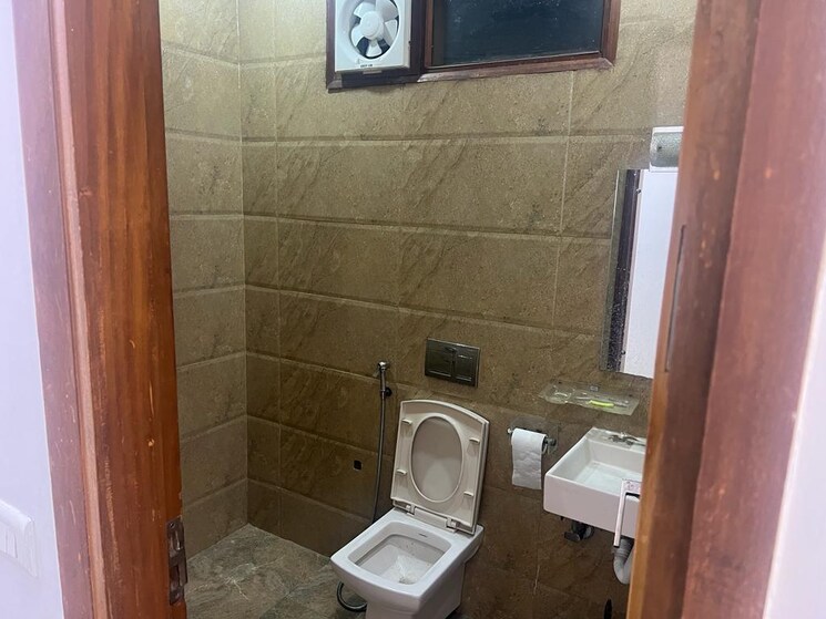 Floor Plan, lajpat nagar Commercial Office Space 1000 Sq.Ft. In Lajpat Nagar Delhi 8822543