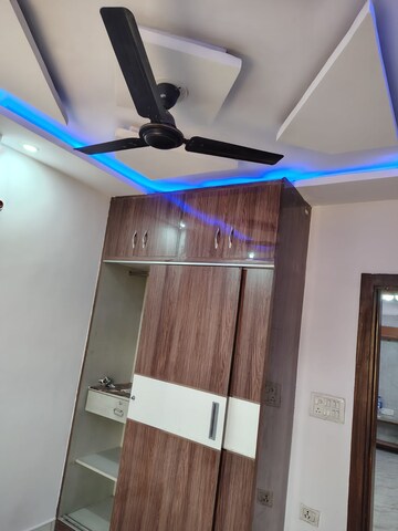 Furnished Amenities in 2 BHK Builder Floor at Dwarka Mor – for Rent