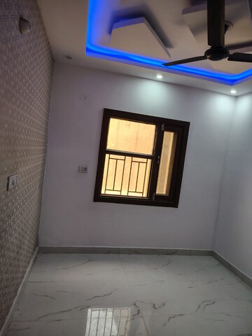 Room in 2 BHK Builder Floor at Dwarka Mor – for Rent