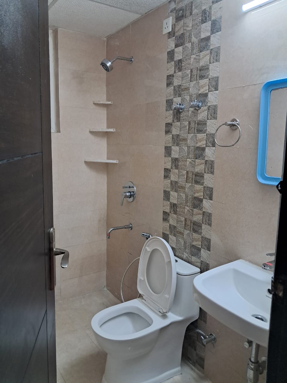 2.5 BHK + Study Room Apartment For Rent in Signature Global SCO