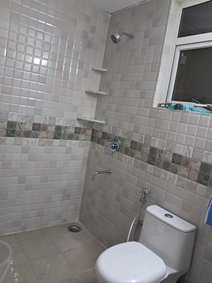 Bathroom, signature-global-sco 2.5 Bedroom 1081 Sq.Ft. Apartment In Sohna Sector 36 Gurgaon 8822584