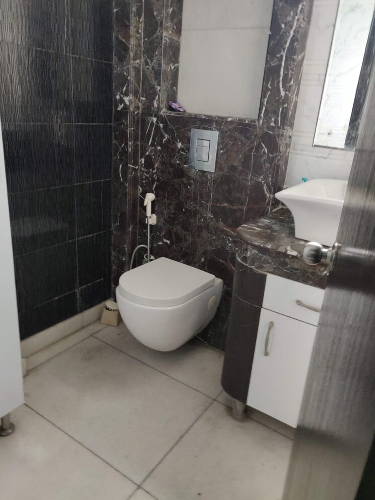 Bathroom, greater kailash i 3 Bedroom 1800 Sq.Ft. Builder Floor In Greater Kailash I Delhi 8822624