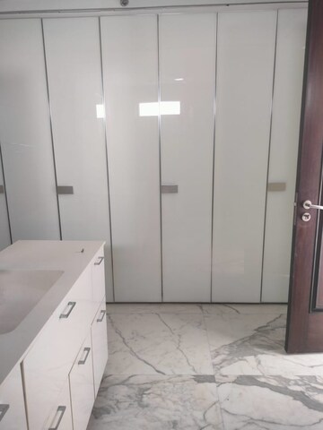 Bathroom in 5 BHK Apartment at Salcon The Verandas, Sector 54 – for Rent