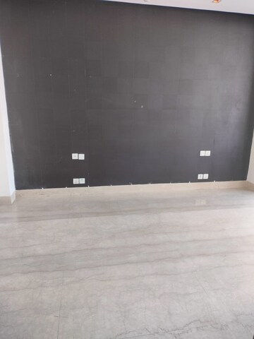 Bedroom in 5 BHK Apartment at Salcon The Verandas, Sector 54 – for Rent