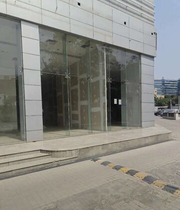  Showroom – Exterior View View at Main Road - for Rent