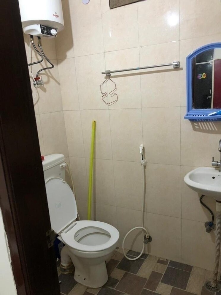 Bathroom, new friends colony 5 Bedroom 500 Sq.Yd. Independent House In New Friends Colony Delhi 8822714