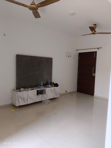 Room in 2 BHK Apartment at Bren Northern Lights, Jakkuru – for Rent