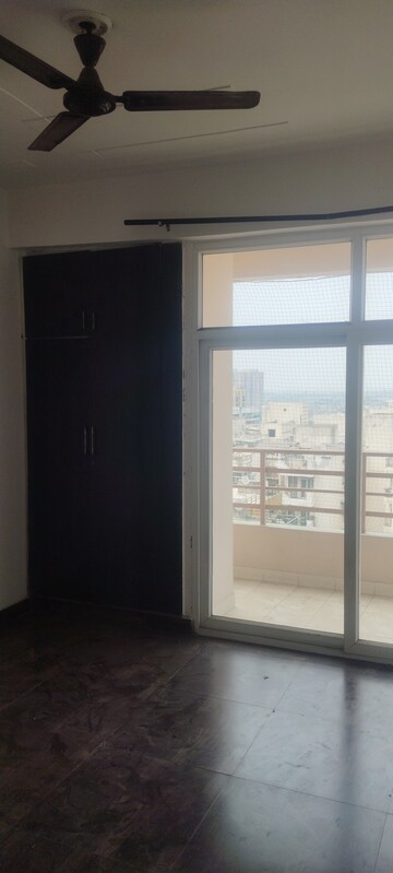 Room in 3 BHK Builder Floor at Proview Laboni, Dundahera – for Sale