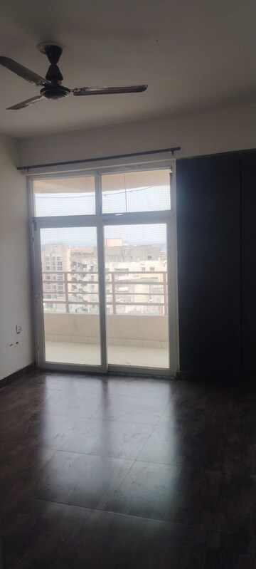 Room in 3 BHK Builder Floor at Proview Laboni, Dundahera – for Sale