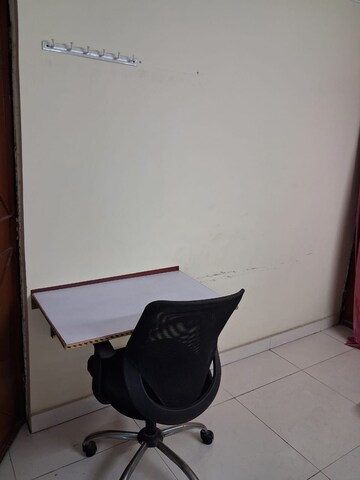 Furnished Amenities in 2 BHK Apartment at Mayur Vihar Phase 1 – for Rent