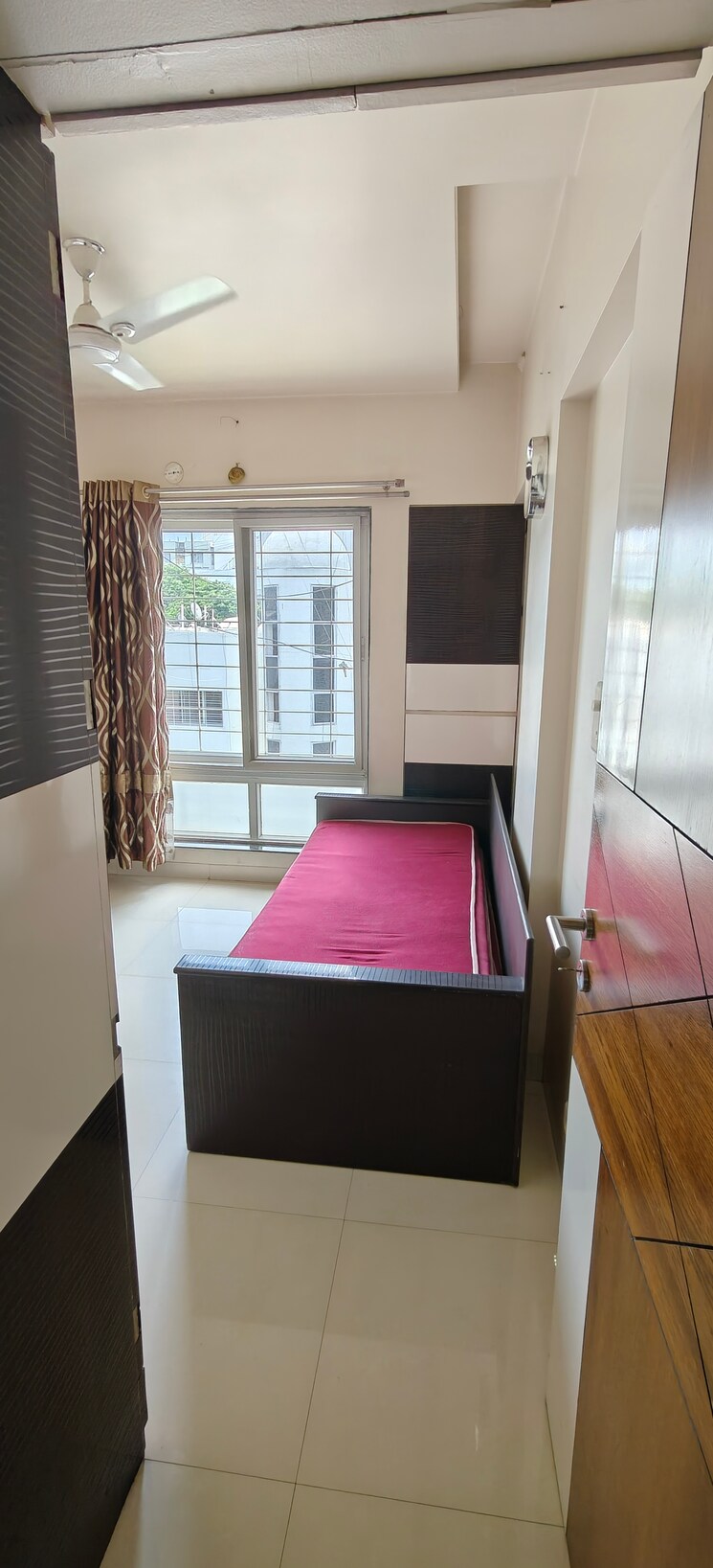 Room, model colony 3 Bedroom 1500 Sq.Ft. Apartment In Model Colony Pune 8822748