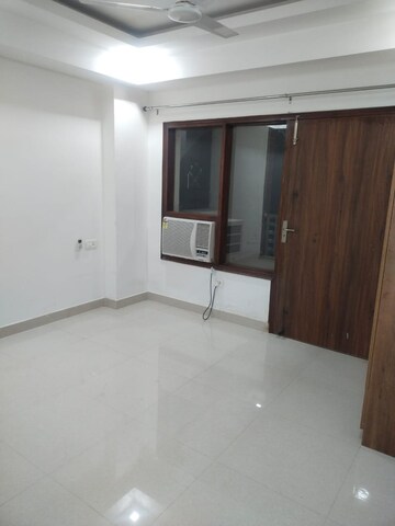 Room in 2 BHK Builder Floor at Sector 46 – for Rent