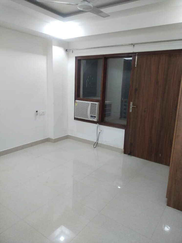 Room, sector 46 2 Bedroom 1458 Sq.Ft. Builder Floor In Sector 46 Gurgaon 8822745