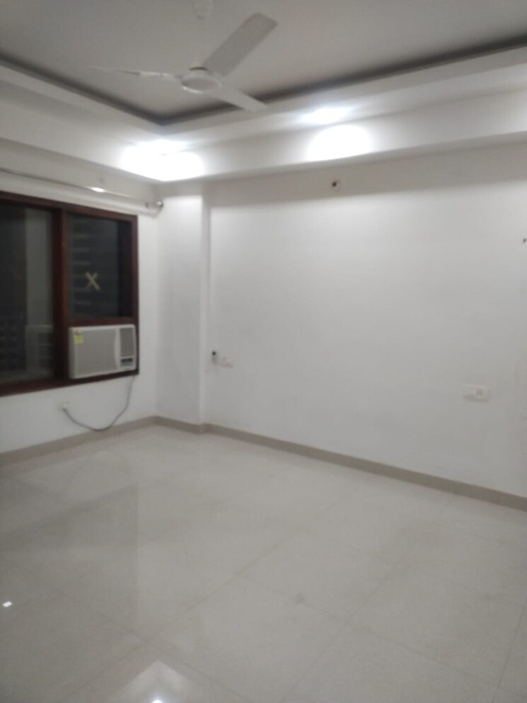 Room, sector 46 2 Bedroom 1458 Sq.Ft. Builder Floor In Sector 46 Gurgaon 8822745