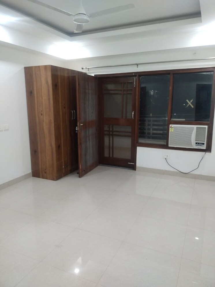 Room, sector 46 2 Bedroom 1458 Sq.Ft. Builder Floor In Sector 46 Gurgaon 8822745