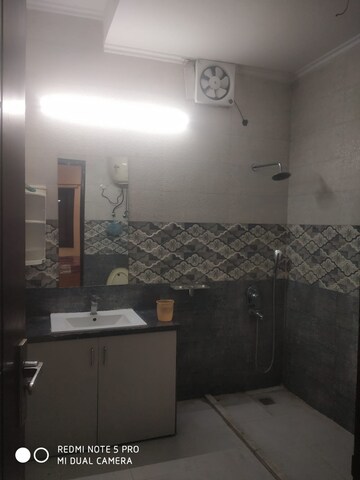 Bathroom in 1 BHK Builder Floor at Sector 55 – for Rent