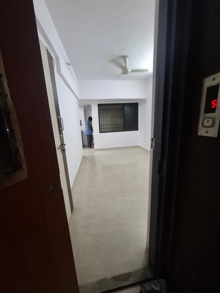 Room, vishnu nagar 1 Bedroom 450 Sq.Ft. Apartment In Vishnu Nagar Thane 8822754